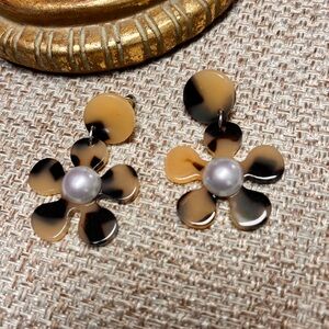Earrings-Flower, NIP, acrylic black/tan, faux pearl, lightweight, gift box